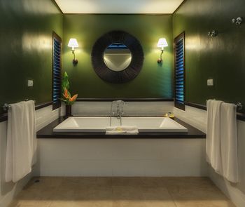 Deep Soaking Bathtub